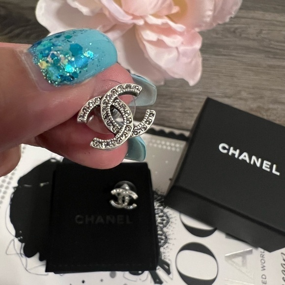 CHANEL CC Classic Silver Stud Earrings - AUTH - Picture 7 of 9